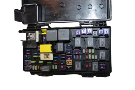 Caja de fusibles para Caravan tonw & country 2011 2015 68217405AA